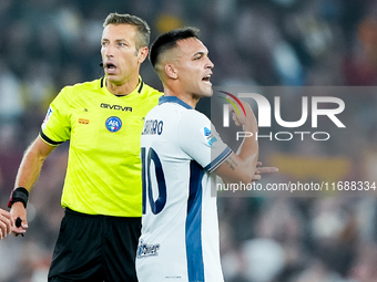 Lautaro Martinez of FC Internazionale argues with referee during the Serie A Enilive match between AS Roma and FC Internazionale at Stadio O...