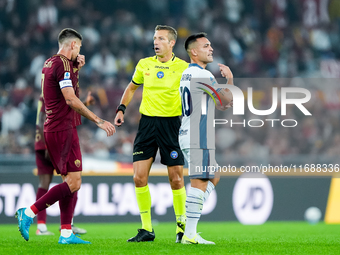 Lautaro Martinez of FC Internazionale argues with referee during the Serie A Enilive match between AS Roma and FC Internazionale at Stadio O...