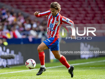 Antoine Griezmann of Atletico de Madrid is in action with the ball during the La Liga EA Sports 2024/25 football match between Atletico de M...