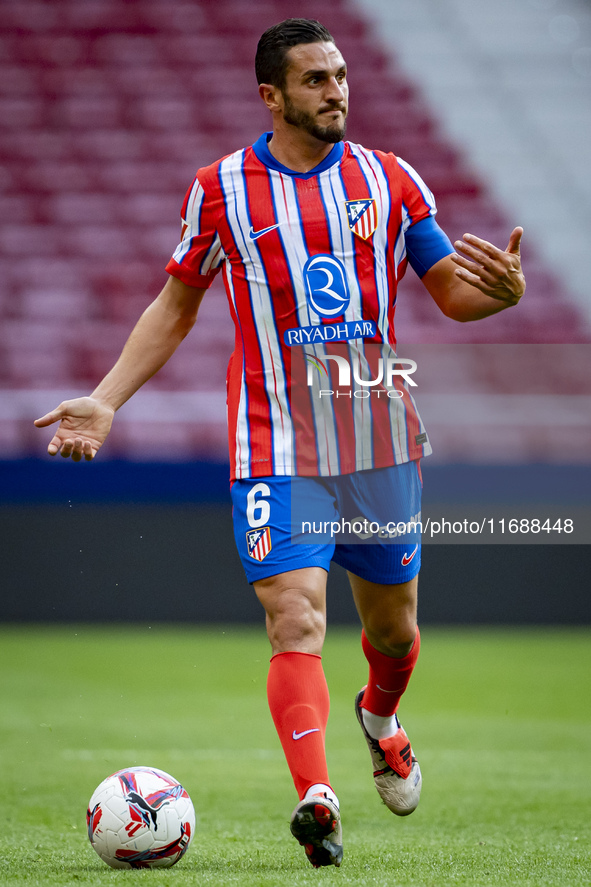 Jorge Resurreccion Merodio (Koke) of Atletico de Madrid is in action with the ball during the La Liga EA Sports 2024/25 football match betwe...