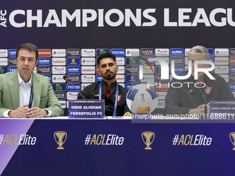 Head Coach of Persepolis FC Juan Carlos Fernandez (R) and player Omid Alishah (C) attend the press conference at Jassim Bin Hamad Stadium in...