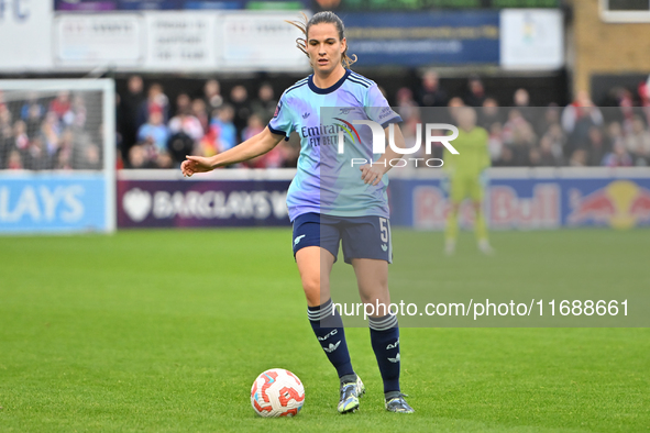 Laia Codina (5 Arsenal) controls the ball during the Barclays FA Women's Super League match between West Ham United and Arsenal at the Chigw...