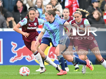 Kim Little (10 Arsenal) goes forward during the Barclays FA Women's Super League match between West Ham United and Arsenal at the Chigwell C...