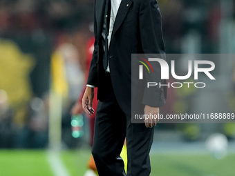 Simone Inzaghi head coach of FC Internazionale yells during the Serie A Enilive match between AS Roma and FC Internazionale at Stadio Olimpi...