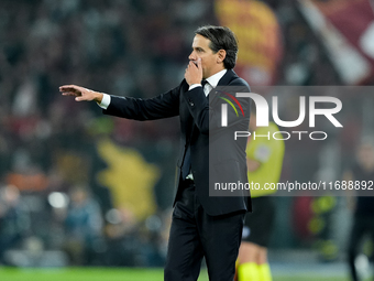 Simone Inzaghi head coach of FC Internazionale gestures during the Serie A Enilive match between AS Roma and FC Internazionale at Stadio Oli...