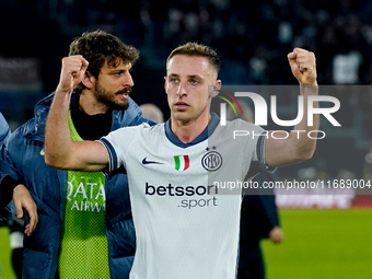 Davide Frattesi of FC Internazionale celebrates the victory during the Serie A Enilive match between AS Roma and FC Internazionale at Stadio...