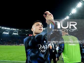 Lautaro Martinez of FC Internazionale celebrates the victory during the Serie A Enilive match between AS Roma and FC Internazionale at Stadi...