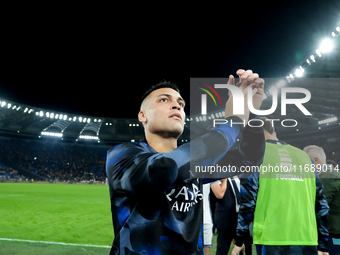 Lautaro Martinez of FC Internazionale celebrates the victory during the Serie A Enilive match between AS Roma and FC Internazionale at Stadi...