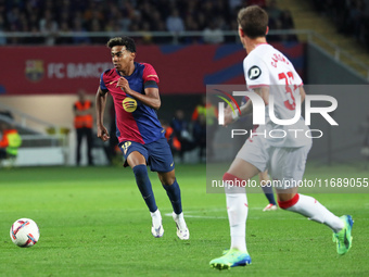 Lamine Yamal plays during the match between FC Barcelona and Sevilla FC, corresponding to week 10 of LaLiga EA Sports, at the Lluis Companys...