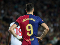 Robert Lewandowski plays during the match between FC Barcelona and Sevilla FC, corresponding to week 10 of LaLiga EA Sports, at the Lluis Co...