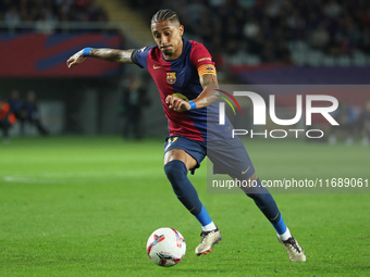 Raphinha Dias plays during the match between FC Barcelona and Sevilla FC, corresponding to week 10 of LaLiga EA Sports, at the Lluis Company...