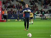 Wojciech Szczesny trains before the match between FC Barcelona and Sevilla FC, corresponding to week 10 of LaLiga EA Sports, at the Lluis Co...