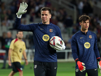 Wojciech Szczesny trains before the match between FC Barcelona and Sevilla FC, corresponding to week 10 of LaLiga EA Sports, at the Lluis Co...