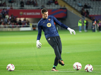 Wojciech Szczesny trains before the match between FC Barcelona and Sevilla FC, corresponding to week 10 of LaLiga EA Sports, at the Lluis Co...