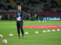 Wojciech Szczesny trains before the match between FC Barcelona and Sevilla FC, corresponding to week 10 of LaLiga EA Sports, at the Lluis Co...