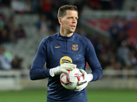 Wojciech Szczesny trains before the match between FC Barcelona and Sevilla FC, corresponding to week 10 of LaLiga EA Sports, at the Lluis Co...