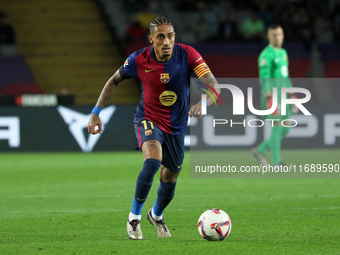 Raphinha Dias plays during the match between FC Barcelona and Sevilla FC, corresponding to week 10 of LaLiga EA Sports, at the Lluis Company...