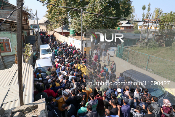 People carry the dead body of a doctor who is killed in an alleged militant attack in the Nadigam area of Budgam district, Indian-administer...