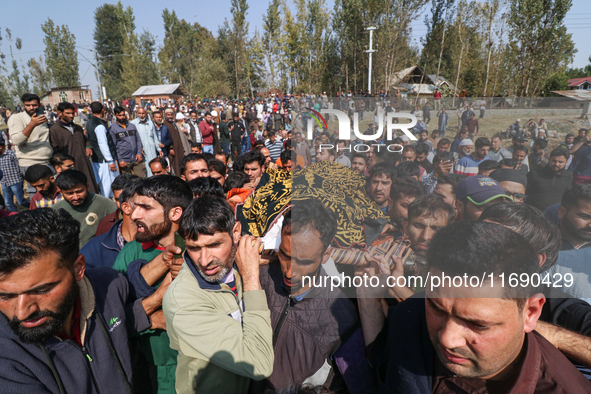 People carry the dead body of a doctor who is killed in an alleged militant attack in the Nadigam area of Budgam district, Indian-administer...