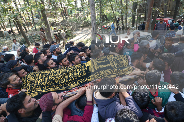 People carry the dead body of a doctor who is killed in an alleged militant attack in the Nadigam area of Budgam district, Indian-administer...