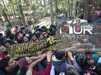 People carry the dead body of a doctor who is killed in an alleged militant attack in the Nadigam area of Budgam district, Indian-administer...