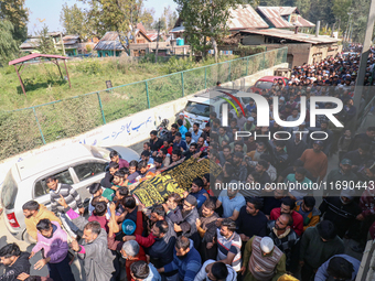 People carry the dead body of a doctor who is killed in an alleged militant attack in the Nadigam area of Budgam district, Indian-administer...