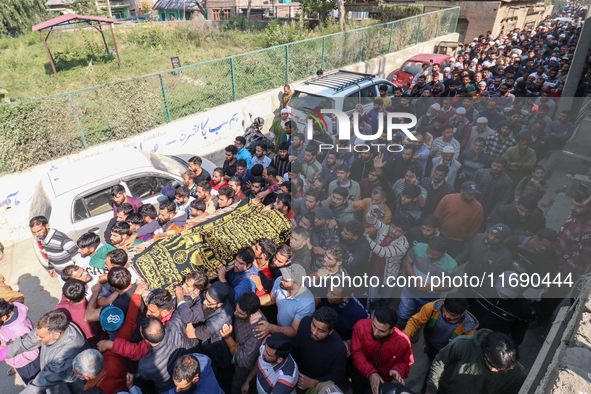 People carry the dead body of a doctor who is killed in an alleged militant attack in the Nadigam area of Budgam district, Indian-administer...