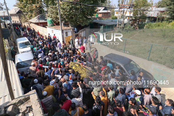 People carry the dead body of a doctor who is killed in an alleged militant attack in the Nadigam area of Budgam district, Indian-administer...