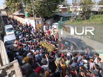 People carry the dead body of a doctor who is killed in an alleged militant attack in the Nadigam area of Budgam district, Indian-administer...