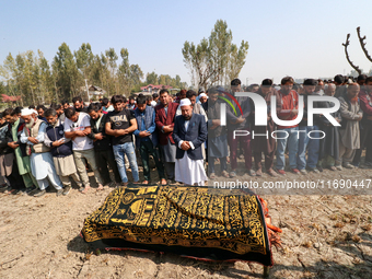 People attend the funeral of a doctor who is killed in an alleged militant attack in the Nadigam area of Budgam district, Indian-administere...