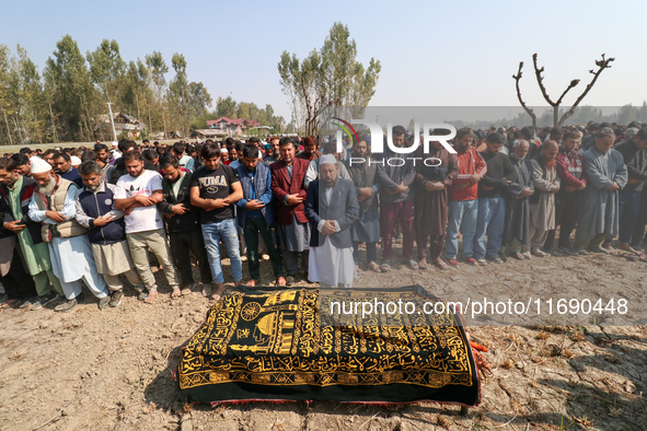 People attend the funeral of a doctor who is killed in an alleged militant attack in the Nadigam area of Budgam district, Indian-administere...