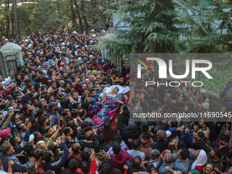 Relatives and mourners carry the body of Kashmiri doctor Shahnawaz Dar at Nadigam village southwest of Srinagar, Jammu and Kashmir, on Octob...