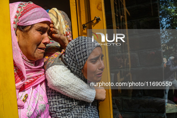 Relatives and mourners grieve during the funeral procession of Kashmiri doctor Shahnawaz Dar in Nadigam village, southwest of Srinagar, Jamm...