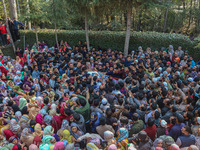 Relatives and mourners carry the body of Kashmiri doctor Shahnawaz Dar at Nadigam village southwest of Srinagar, Jammu and Kashmir, on Octob...