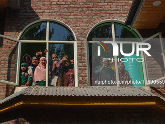 Relatives and mourners grieve during the funeral procession of Kashmiri doctor Shahnawaz Dar in Nadigam village, southwest of Srinagar, Jamm...