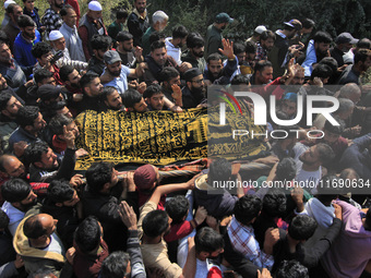 People carry the dead body of Doctor Shahnawaz Ahmad Dar during his funeral ceremony at his native village in Nadigam in central Kashmir's B...