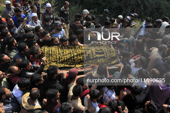 People carry the dead body of Doctor Shahnawaz Ahmad Dar during his funeral ceremony at his native village in Nadigam in central Kashmir's B...