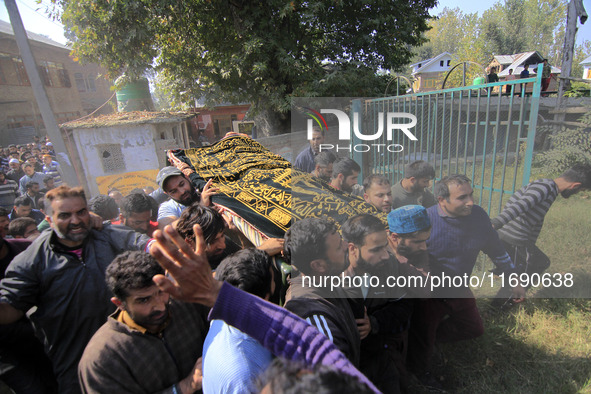 People carry the dead body of Doctor Shahnawaz Ahmad Dar during his funeral ceremony at his native village in Nadigam in central Kashmir's B...