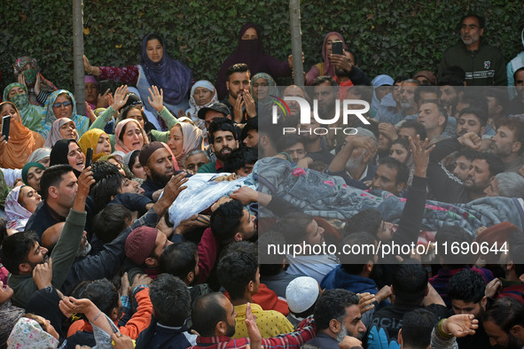 People carry the dead body of Doctor Shahnawaz Ahmad Dar during his funeral ceremony at his native village in Nadigam in central Kashmir's B...