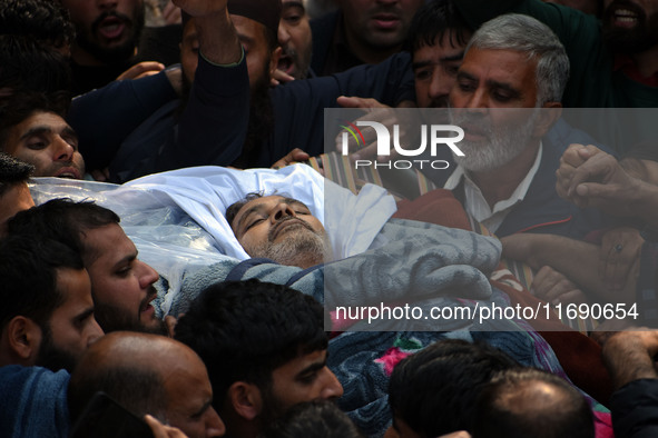 People carry the dead body of Doctor Shahnawaz Ahmad Dar during his funeral ceremony at his native village in Nadigam in central Kashmir's B...