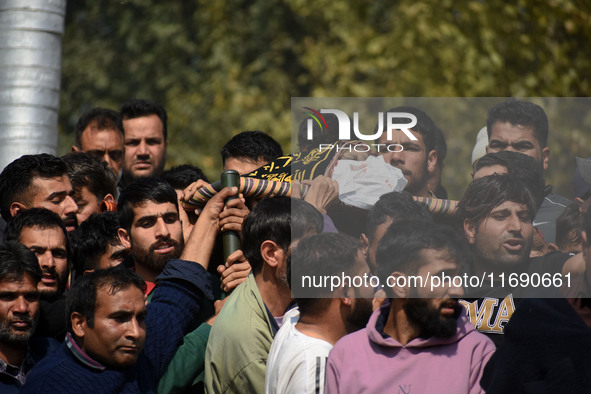 People carry the dead body of Doctor Shahnawaz Ahmad Dar during his funeral ceremony at his native village in Nadigam in central Kashmir's B...