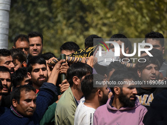 People carry the dead body of Doctor Shahnawaz Ahmad Dar during his funeral ceremony at his native village in Nadigam in central Kashmir's B...