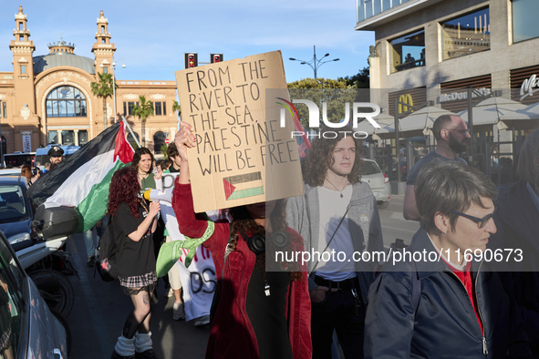 Pro palestinian demonstration in Bari, Italy, on October 21, 2024. 