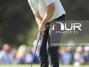 Jordan Smith of England plays a shot on the 18th green during day four of the Estrella Damm N.A. Andalucia Masters 2024 at Real Club de Golf...