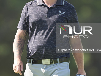 Andy Sullivan of England reacts on the 18th green during day four of the Estrella Damm N.A. Andalucia Masters 2024 at Real Club de Golf Soto...