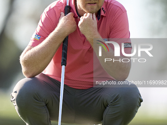 Justin Harding of South Africa studies his shot on the 1st green during day four of the Estrella Damm N.A. Andalucia Masters 2024 at Real Cl...