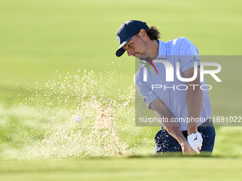 Marco Penge of England plays his shot out of a bunker on the 1st hole during day four of the Estrella Damm N.A. Andalucia Masters 2024 at Re...