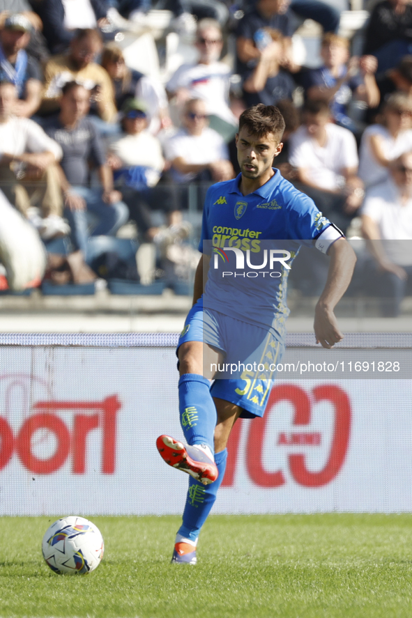 Empoli's Alberto Grassi controls the ball during the Serie A soccer match between Empoli FC and SSC Napoli at Stadio Carlo Castellani in Emp...