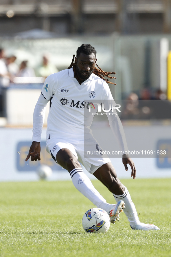 Napoli's Frank Zambo Anguissa controls the ball during the Serie A soccer match between Empoli FC and SSC Napoli at Stadio Carlo Castellani...