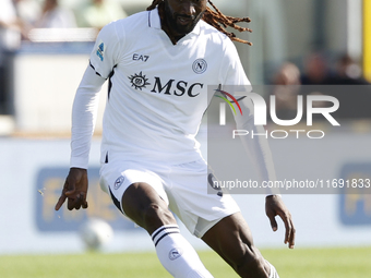 Napoli's Frank Zambo Anguissa controls the ball during the Serie A soccer match between Empoli FC and SSC Napoli at Stadio Carlo Castellani...